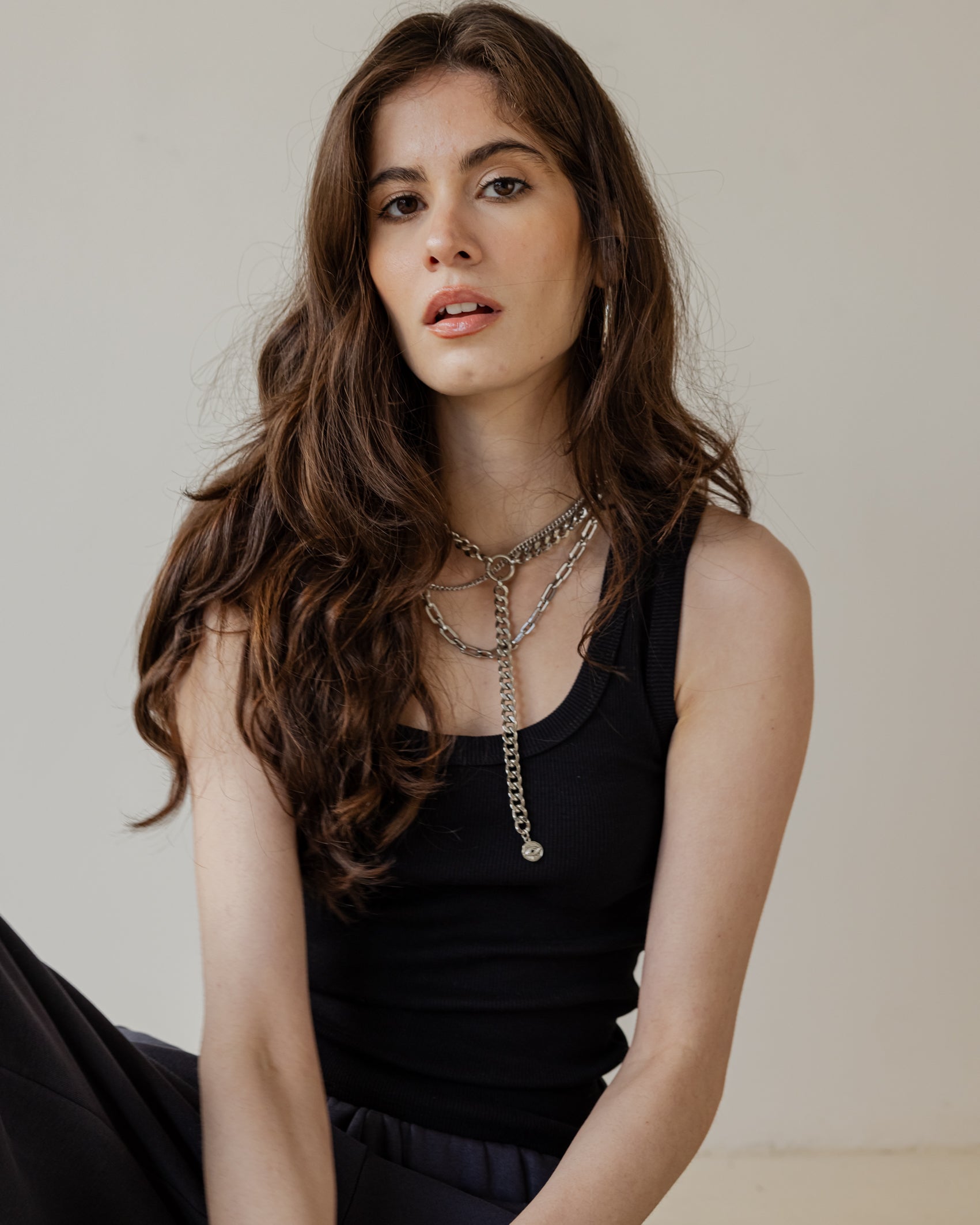 Black Sleveless Round Tank